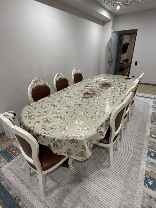 Стол со стульями