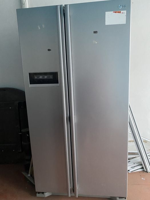 Холодильник и полка под телевизор б/у