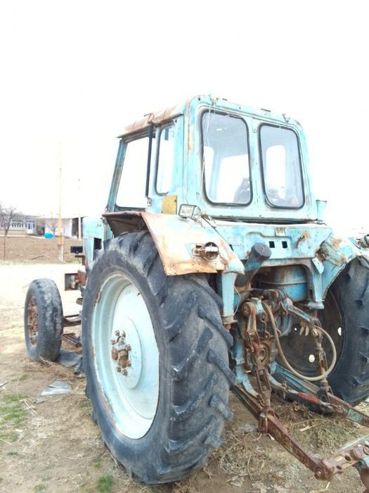 Belarus traktor sotiladi 80
