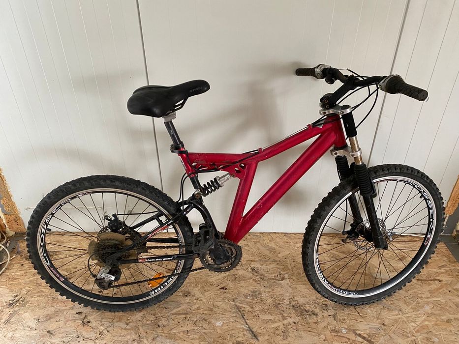 Bicicleta cu suspensie