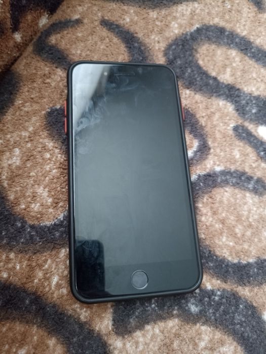 Продам айфон 7+,