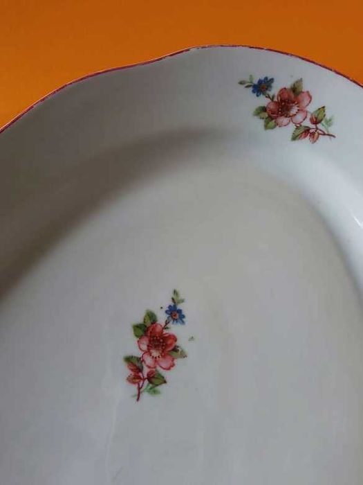 Две големи порцеланови плата с маркировка KNP * "Китка"-Нови Пазар