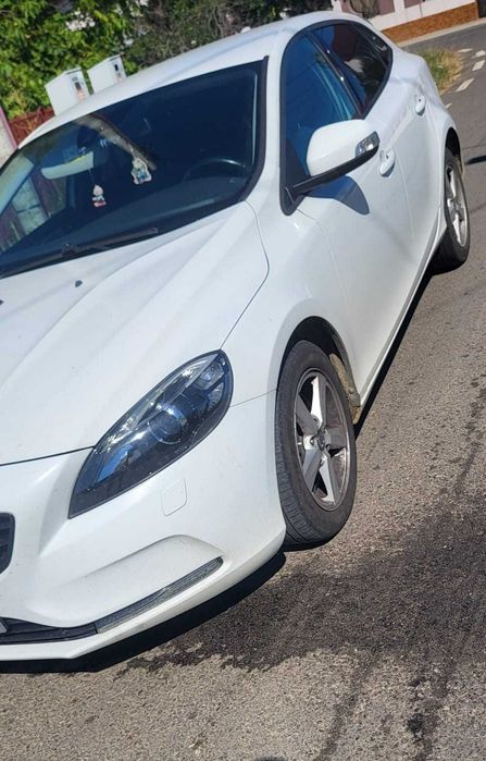 VOLVO V40 2015 2000cc