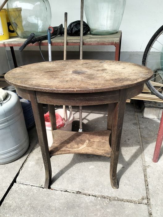 Vând masa veche! Lemn in stare buna