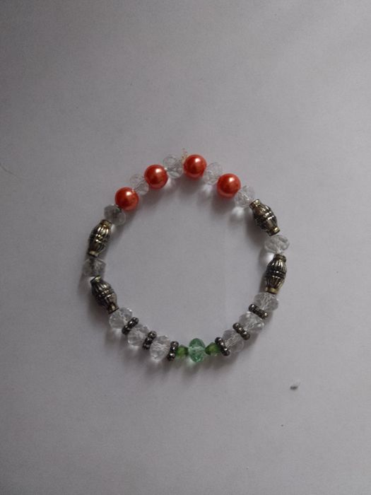 Браслеты из бусин на руку