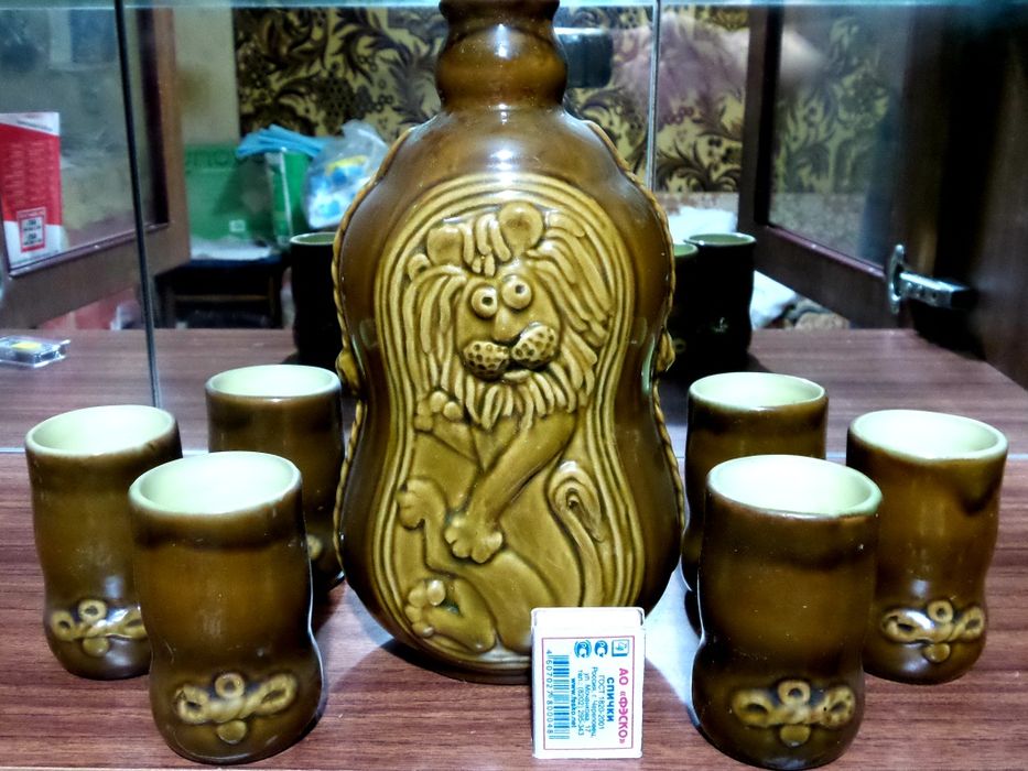 Штоф с крышкой и 6 стаканов керамические. ССОР. Доставка.