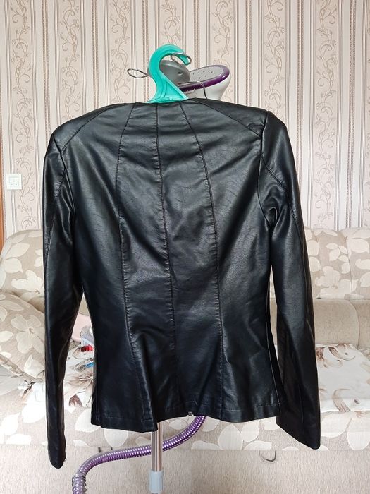 Женская кожаная куртка