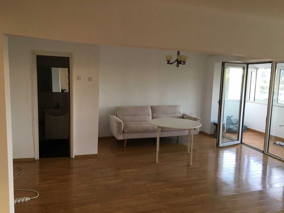 Apartament 3 camere, spațios, luminos și liniștit, cu vedere spre parc și lac
