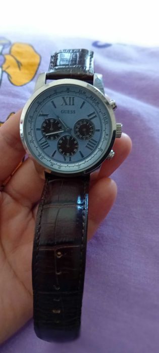 Ceas guess,purtat de cateva ori.