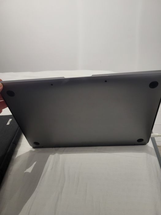 MacBook Pro 13" cu touchpad, impecabil 16GB RAM 256SSD