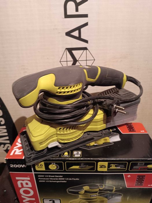 Виброшлайф Ryobi 200w