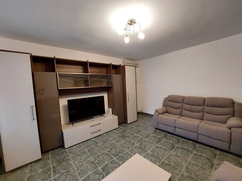 Inchiriere Apartament 3 camere, decomandat, ultracentral  , 450 Euro