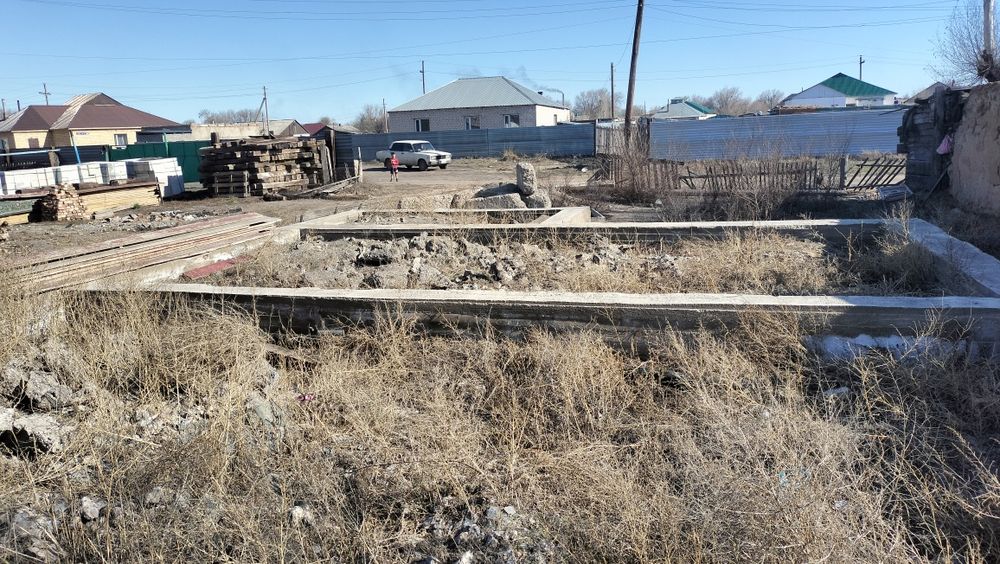 Продается земельный участок с фундаментом.