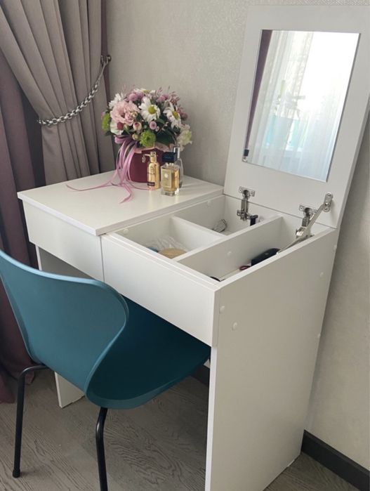 Туалетный столик