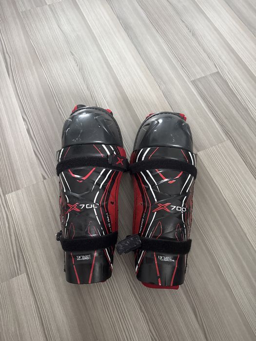 Продам наколенниики Bauer vapor x700