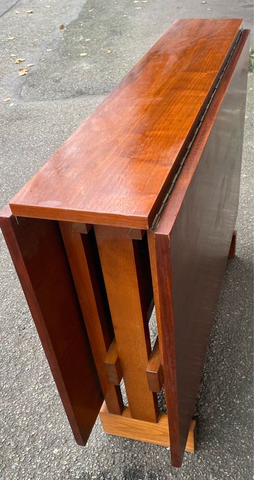 Masă pliantă cu mai multe functiuni -sufragerie, birou-