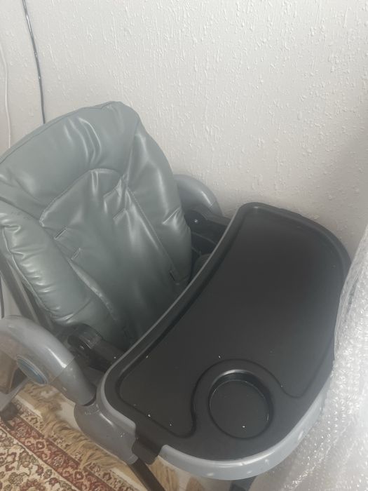 Детский стульчик для кормлении