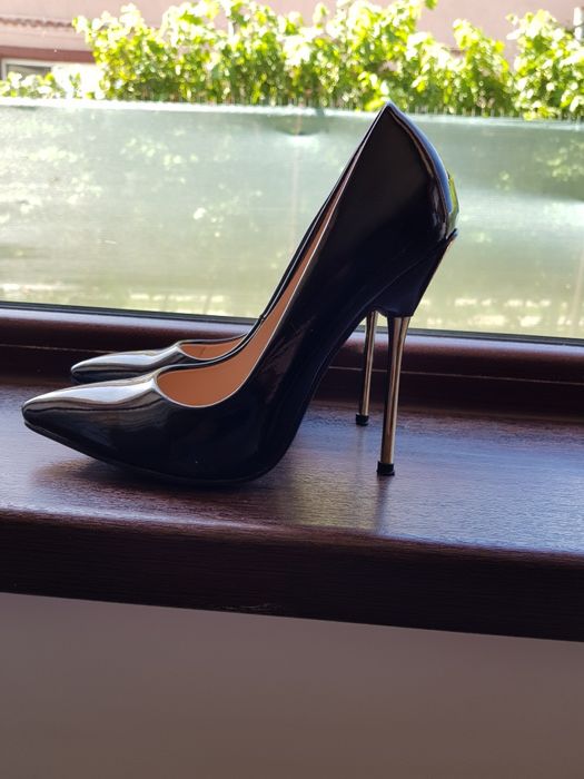 Pantofi stilleto