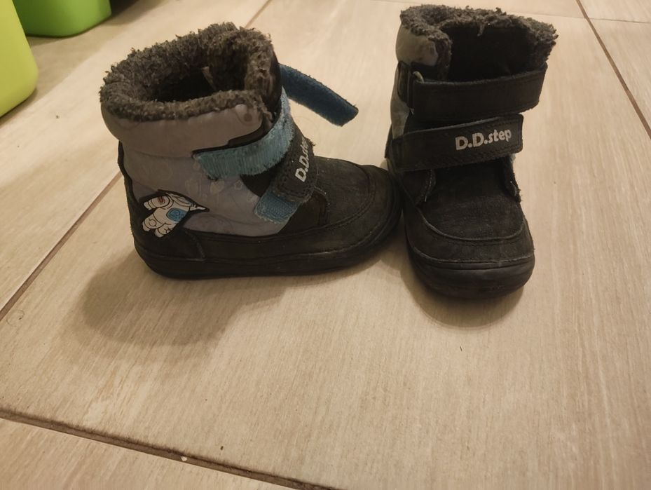 Подарявам НОСЕНИ обувки