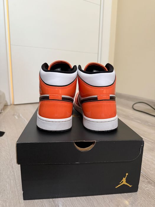 Jordan 1 MID SE Orange Turf - 43