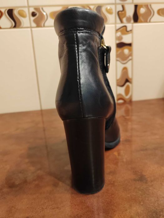 Ghete din piele Bata mar. 39