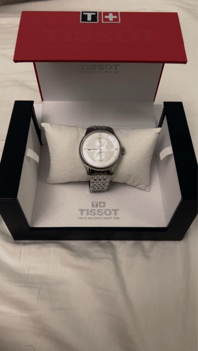 Часы Tissot 1853, кварцевые, в отличном состоянии, полный комплект