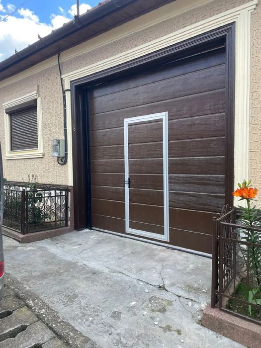 Uși de garaj și uși industriale