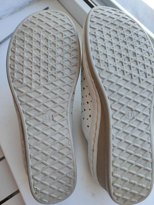 Шлепки на широкую ногу