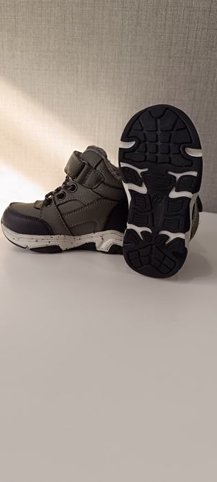 Продам ботинки демисезонные