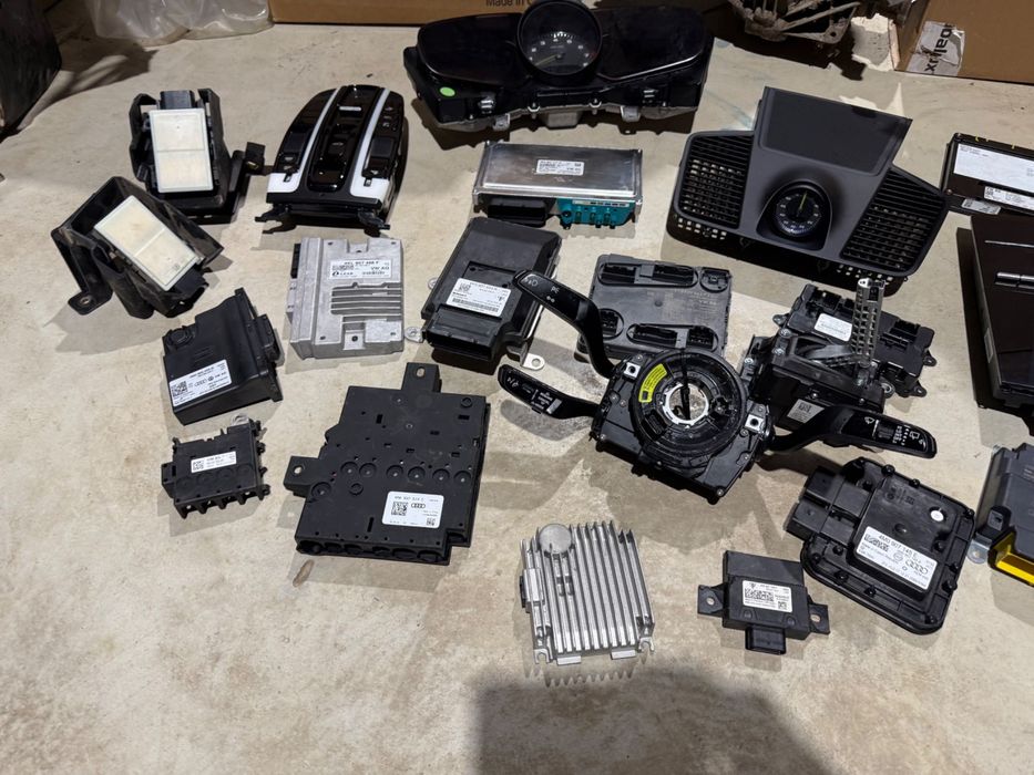 Porsche Cayenne 9Y Module accesorii piese ceas chrono plafoniera etc