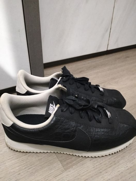 Pantofi sport Nike purtați un sezon,stare foarte bună, negri, mărimea 38, 5