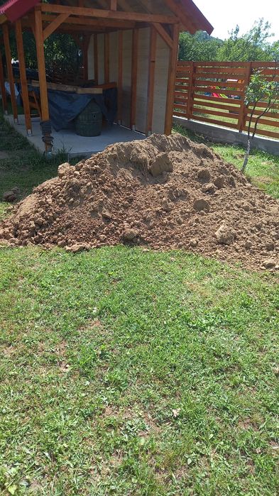 Aduc la comanda pământ și agregate de balastiera