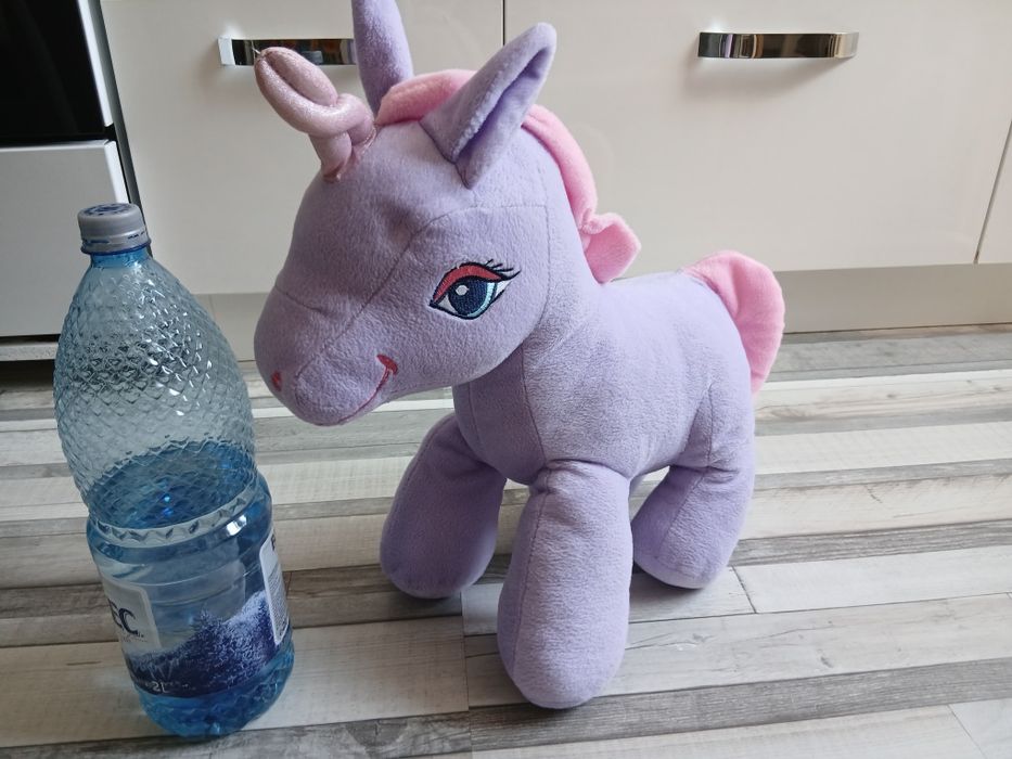 Unicorn din pluș
