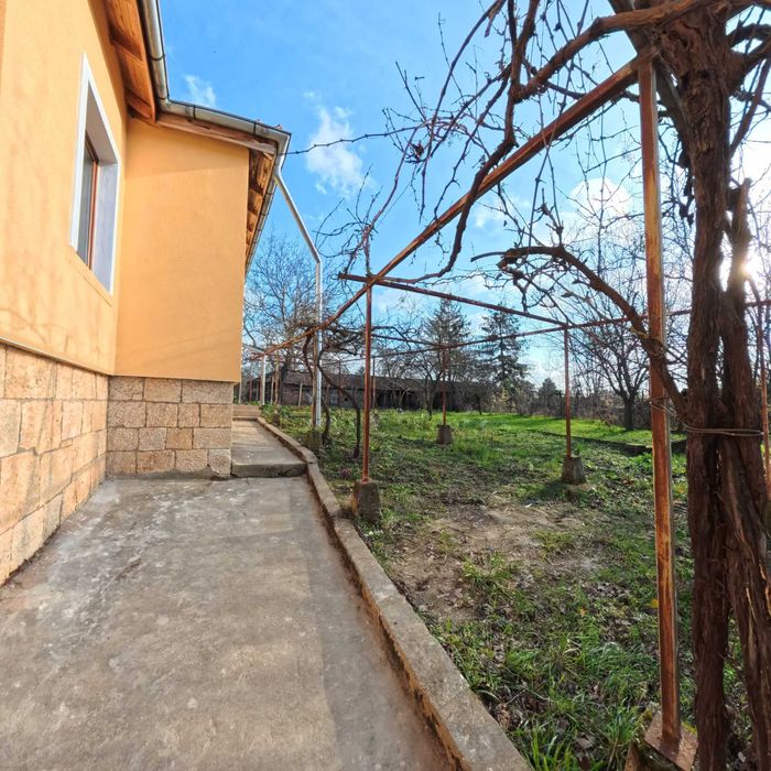 Напълно готова за живеене къща в село Черковна