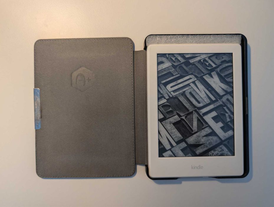 Kindle 8th Generation (2016) – perfect pentru citit fără oboseală