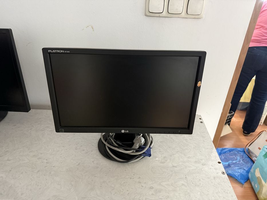Monitor LG / Philips 14” cu DVI si VGA – funcțional