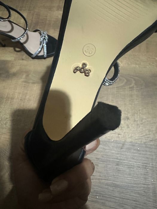 Черни сандалени токчета