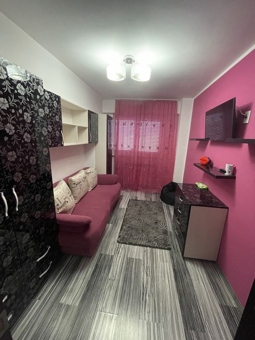 Vand apartament 3 camere decomandate , zona Neacsu-Mall Dunarea