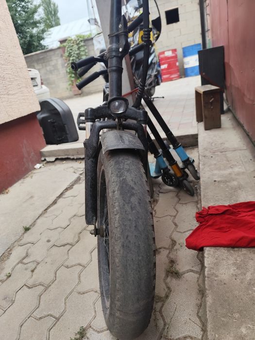 Электровелик стоит без дела