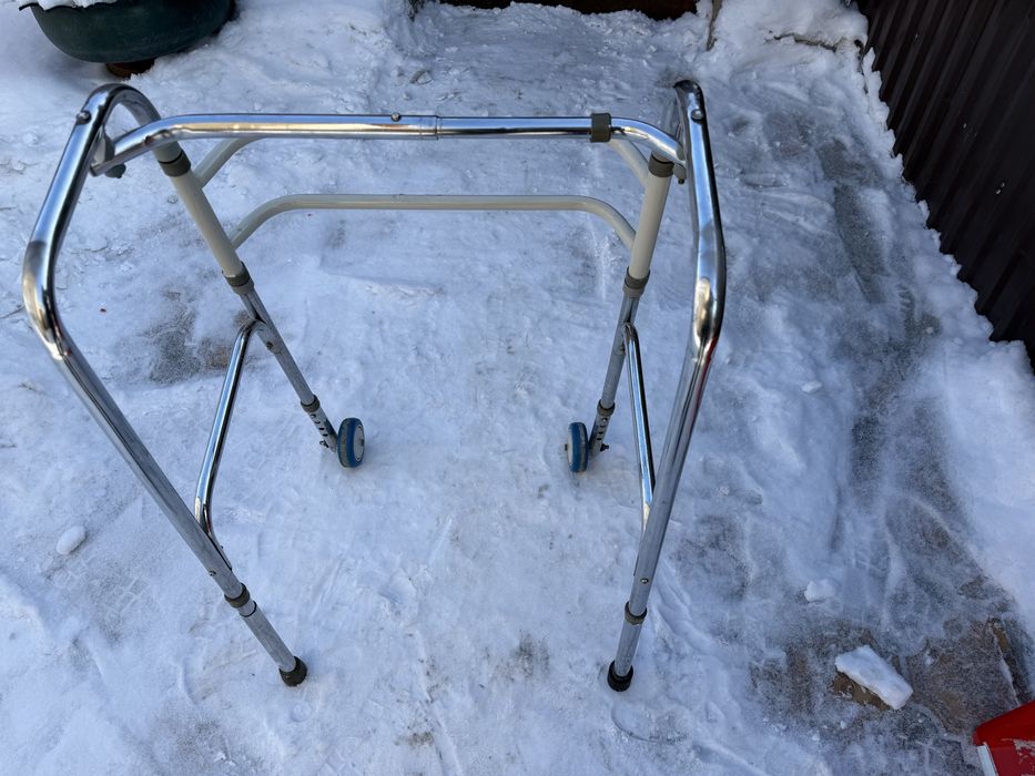 Продам ходунки для взрослых