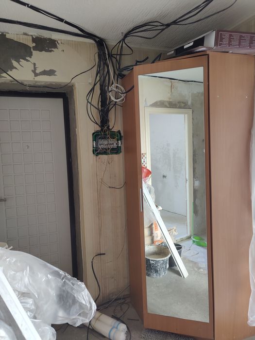 Шкаф угловой срочно продам