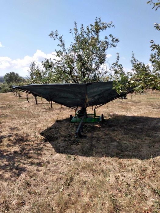 Машина за бране на плодове, тип обратен чадър