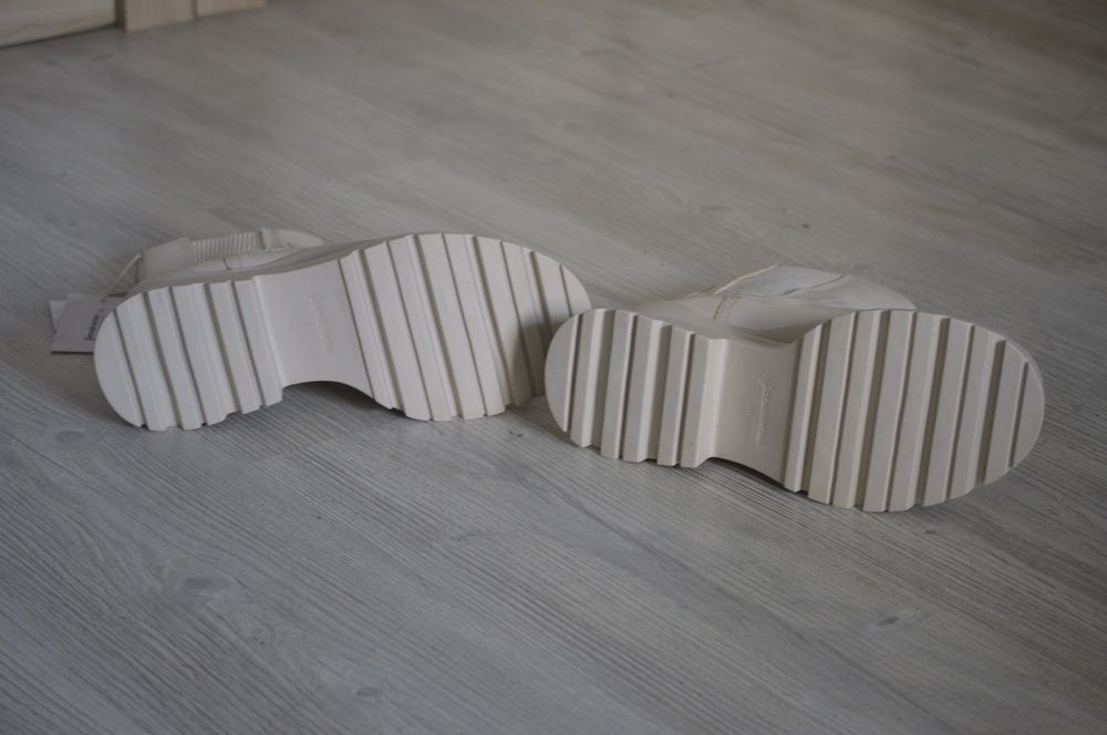 Ghete bocanci dama Stradivarius marimea 39 ecru alb crem