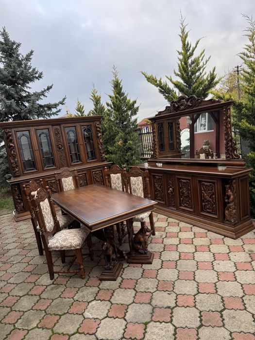 Sufragerie din lemn masiv cu scene de vânătoare