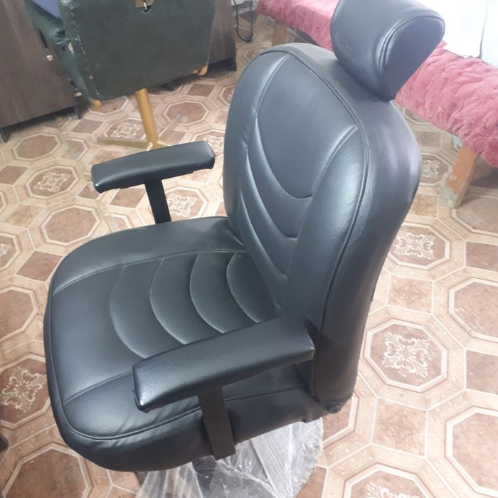 Sartarosh lar uchun kreslo holati yangi garantiya bilan