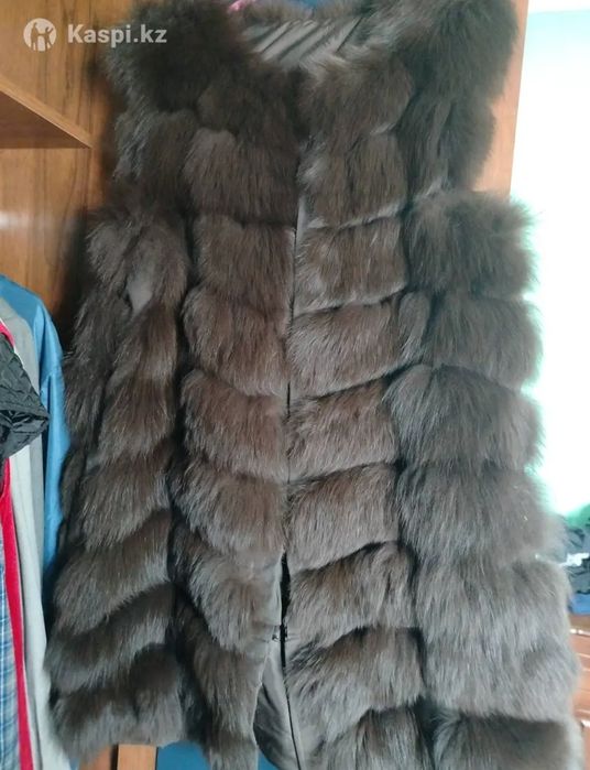 Продается писец жилетка безрукавка почти новое одевала 2 раза.