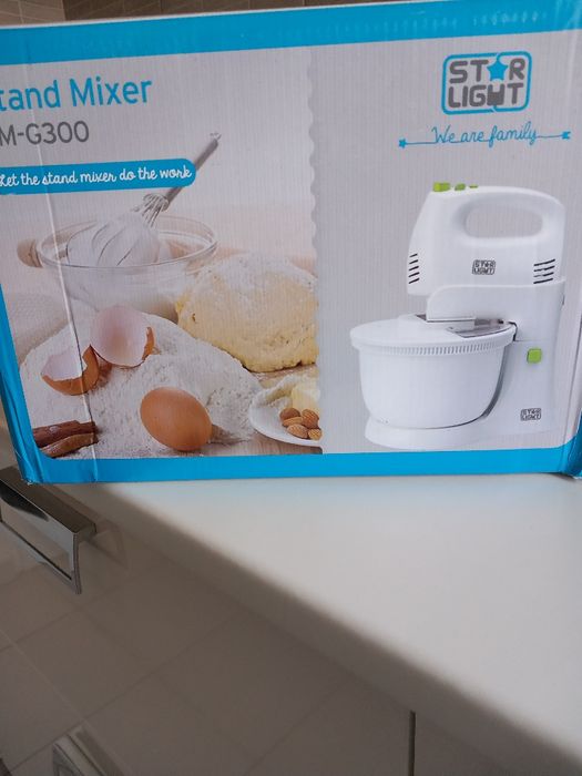Vând mixer cu bol Star Light, nou la cutie,produs de calitate.