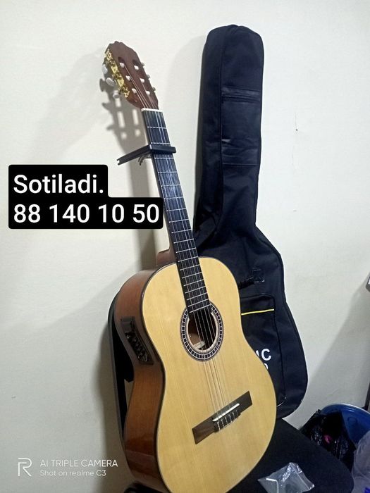 Gitara sotiladi 3 oy ishlatilgan ovozi ideal darajada ochilgan