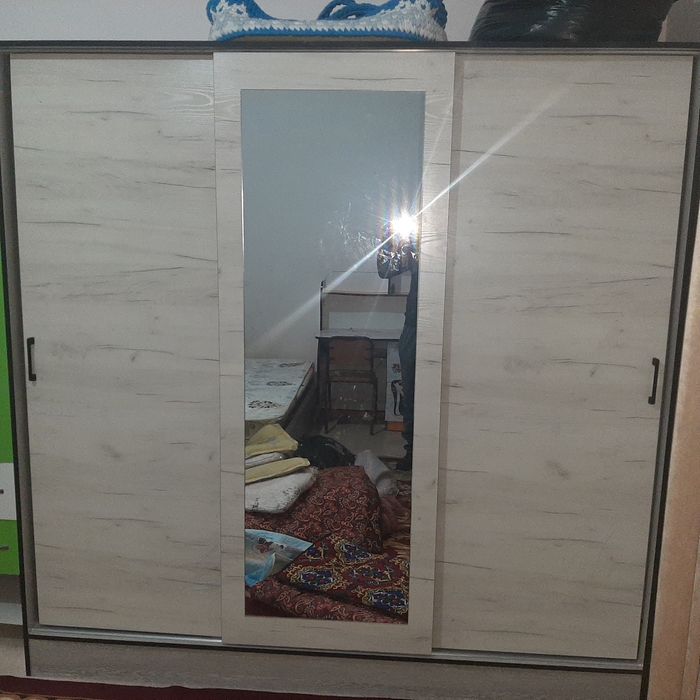 спалний горнитур,  детский шкаф и парта с стулчикам состаяние хорошо