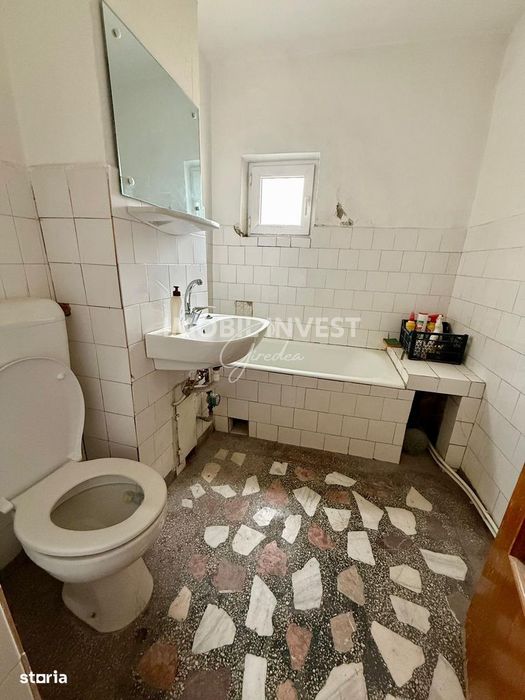 Apartament cu 3 camere, decomandat, Cetate, pret 79.000